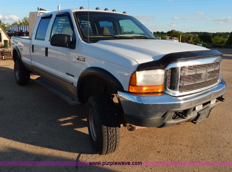 image for item G3217 2000 Ford F350 Super Duty Crew Cab pickup truck