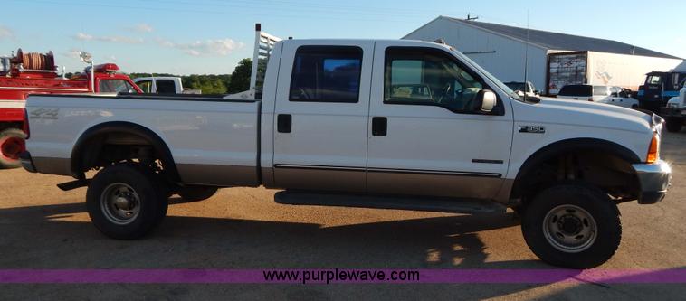 image for item G3217 2000 Ford F350 Super Duty Crew Cab pickup truck