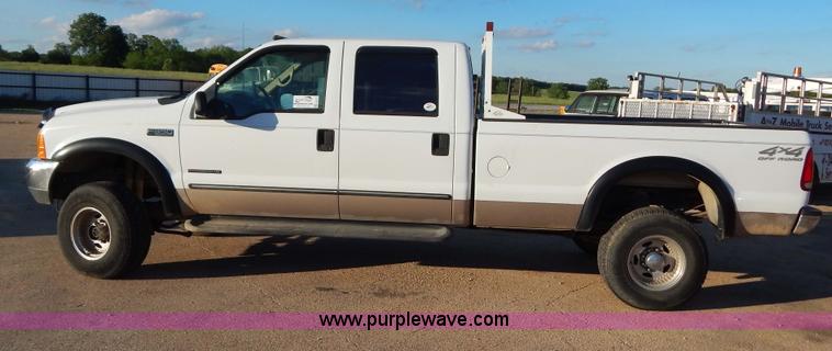 image for item G3217 2000 Ford F350 Super Duty Crew Cab pickup truck