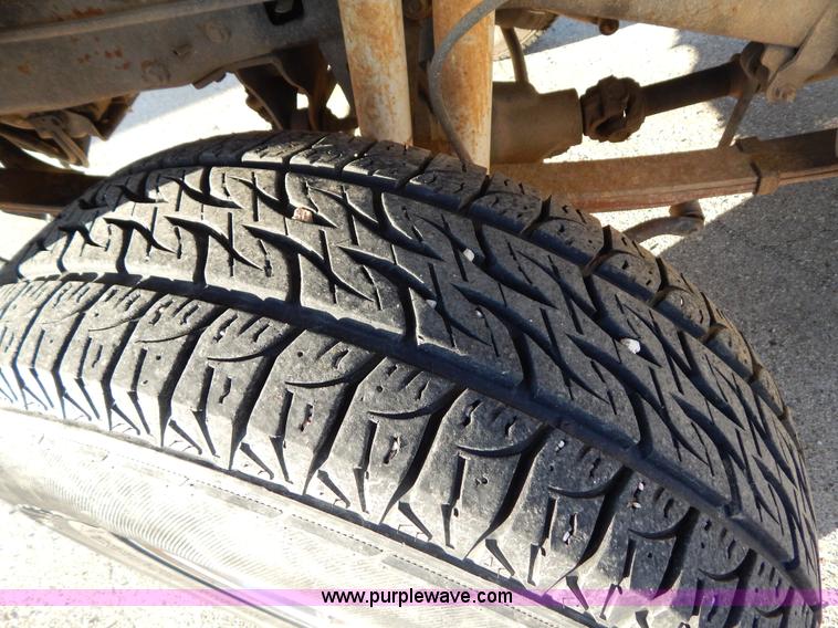 image for item G3217 2000 Ford F350 Super Duty Crew Cab pickup truck