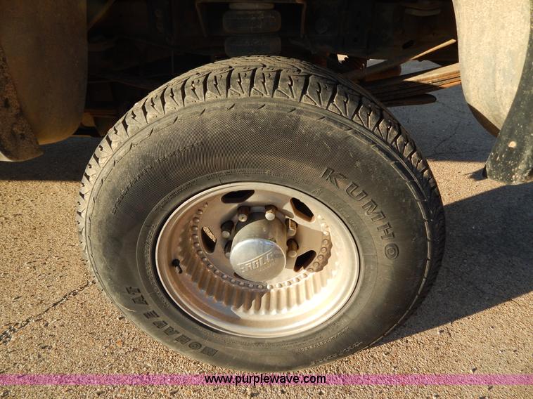 image for item G3217 2000 Ford F350 Super Duty Crew Cab pickup truck