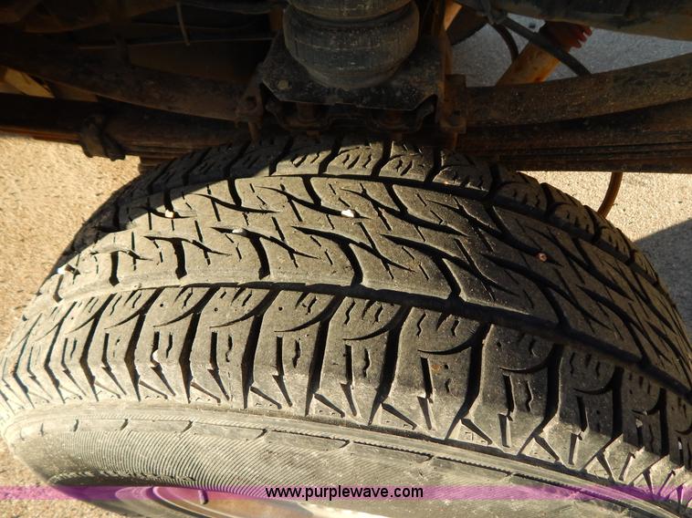 image for item G3217 2000 Ford F350 Super Duty Crew Cab pickup truck