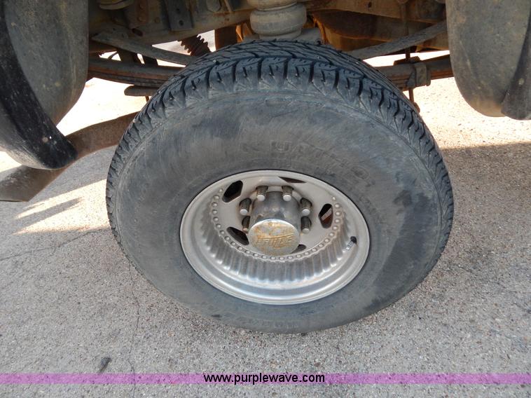 image for item G3217 2000 Ford F350 Super Duty Crew Cab pickup truck