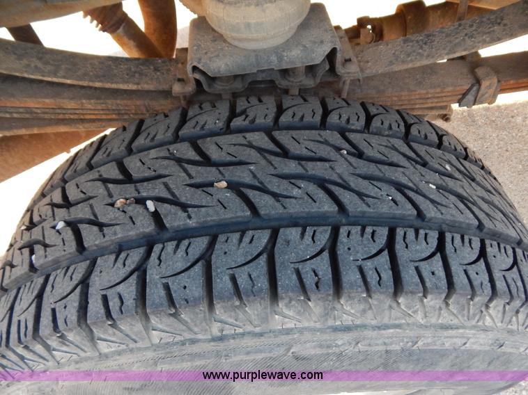 image for item G3217 2000 Ford F350 Super Duty Crew Cab pickup truck