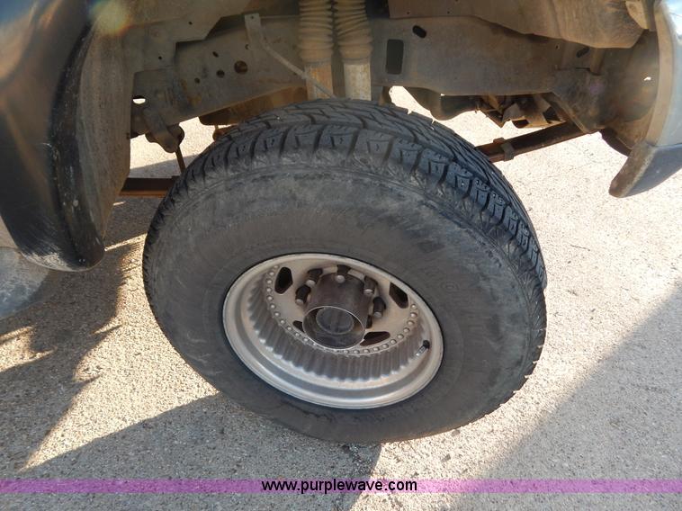 image for item G3217 2000 Ford F350 Super Duty Crew Cab pickup truck