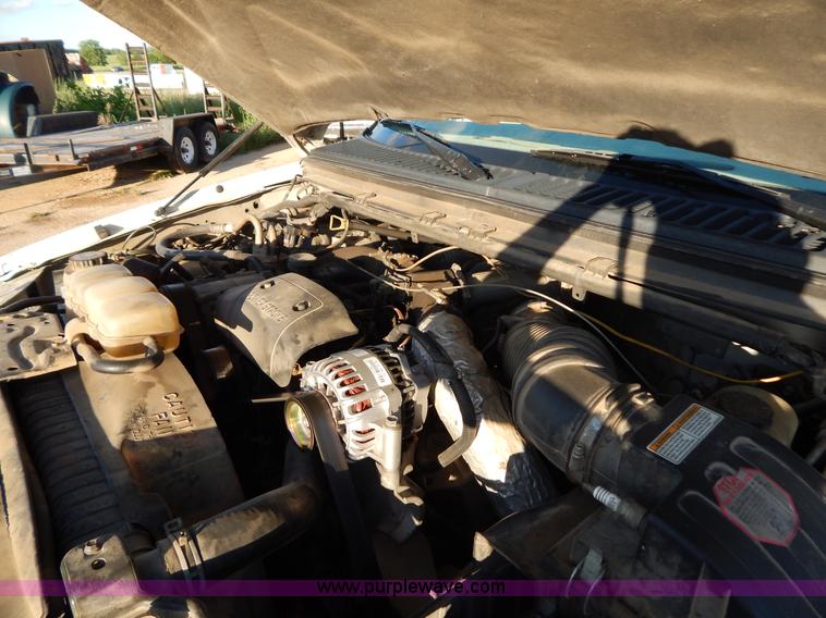 image for item G3217 2000 Ford F350 Super Duty Crew Cab pickup truck