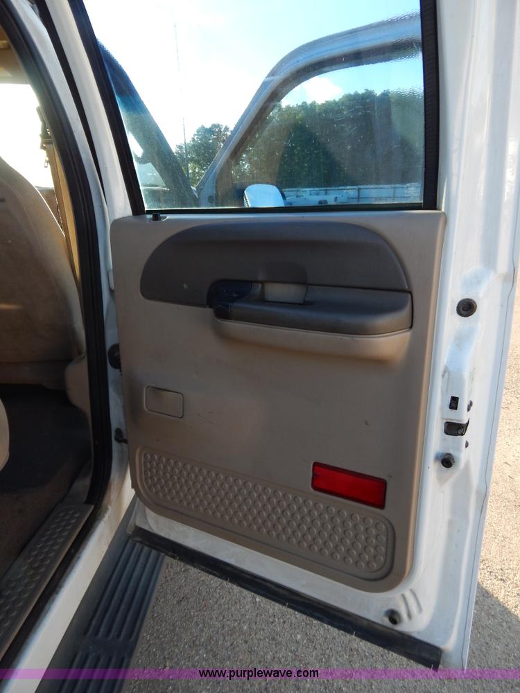 image for item G3217 2000 Ford F350 Super Duty Crew Cab pickup truck