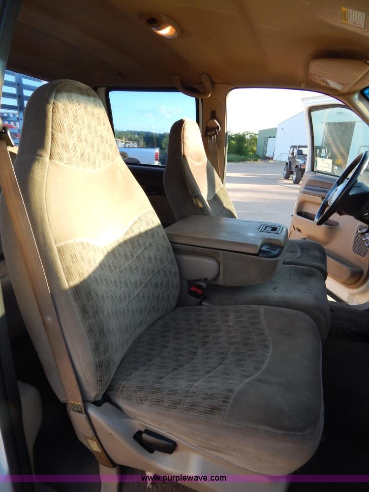 image for item G3217 2000 Ford F350 Super Duty Crew Cab pickup truck