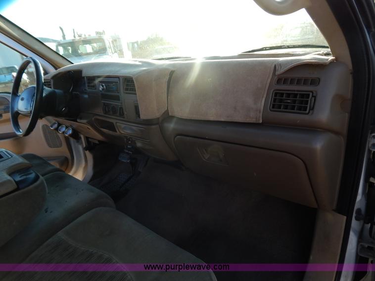 image for item G3217 2000 Ford F350 Super Duty Crew Cab pickup truck