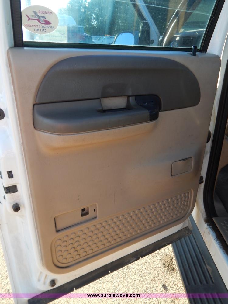 image for item G3217 2000 Ford F350 Super Duty Crew Cab pickup truck