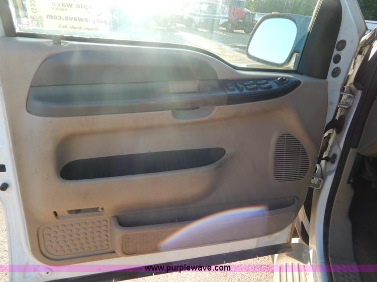 image for item G3217 2000 Ford F350 Super Duty Crew Cab pickup truck