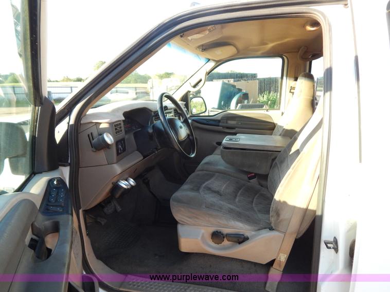 image for item G3217 2000 Ford F350 Super Duty Crew Cab pickup truck