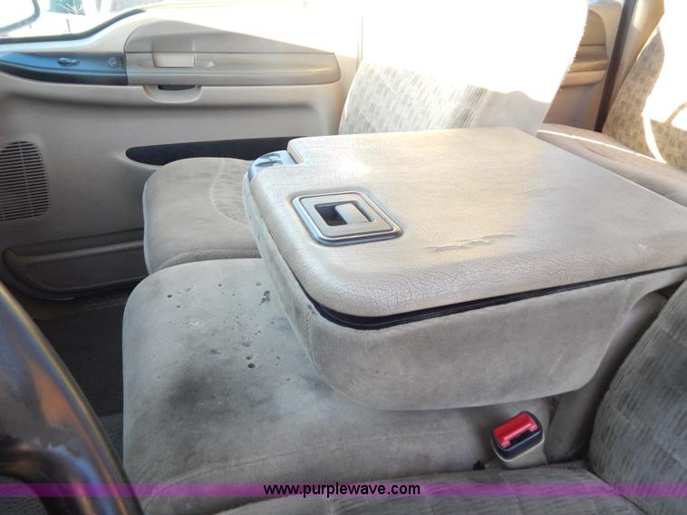 image for item G3217 2000 Ford F350 Super Duty Crew Cab pickup truck