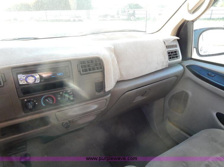 image for item G3217 2000 Ford F350 Super Duty Crew Cab pickup truck