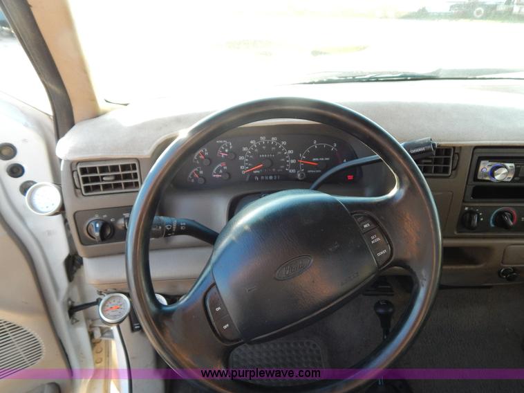 image for item G3217 2000 Ford F350 Super Duty Crew Cab pickup truck