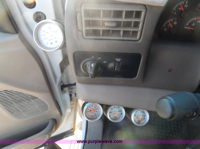 image for item G3217 2000 Ford F350 Super Duty Crew Cab pickup truck