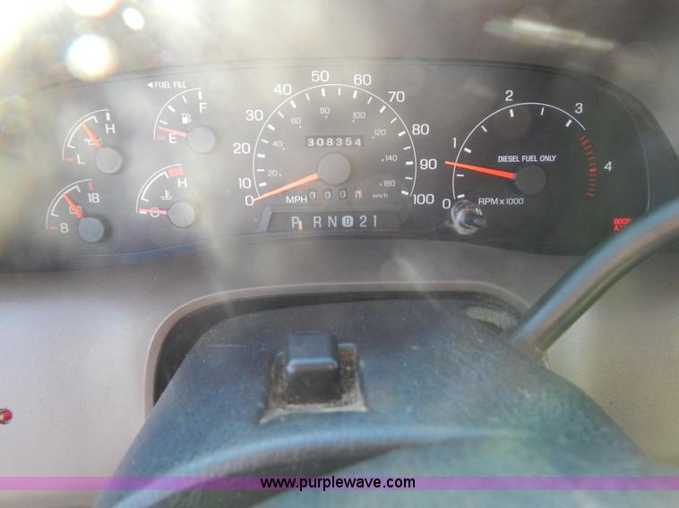 image for item G3217 2000 Ford F350 Super Duty Crew Cab pickup truck