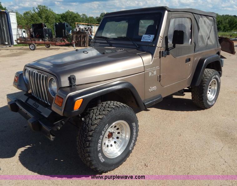 image for item G3219 2002 Jeep Wrangler X SUV