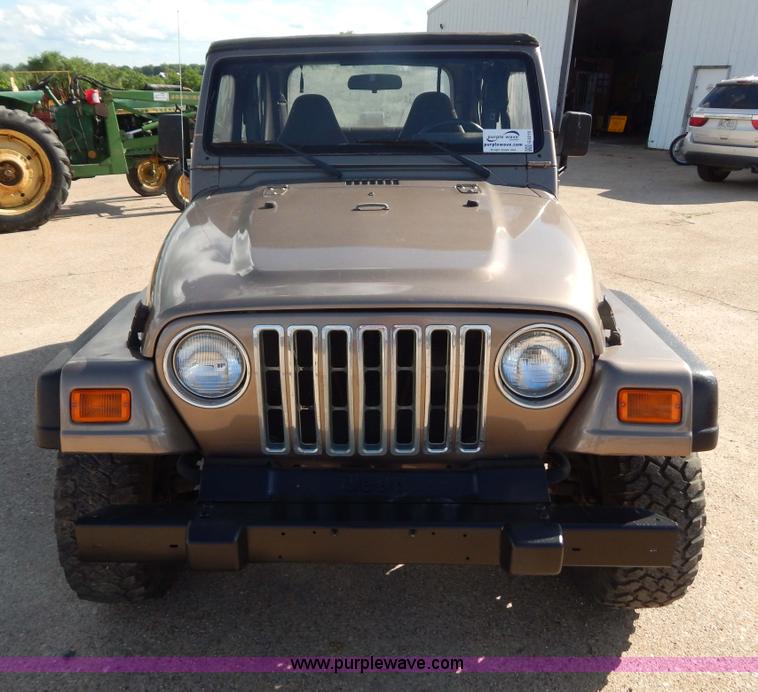 image for item G3219 2002 Jeep Wrangler X SUV