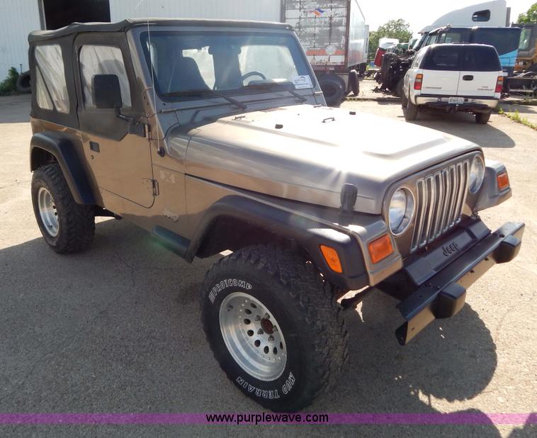 image for item G3219 2002 Jeep Wrangler X SUV