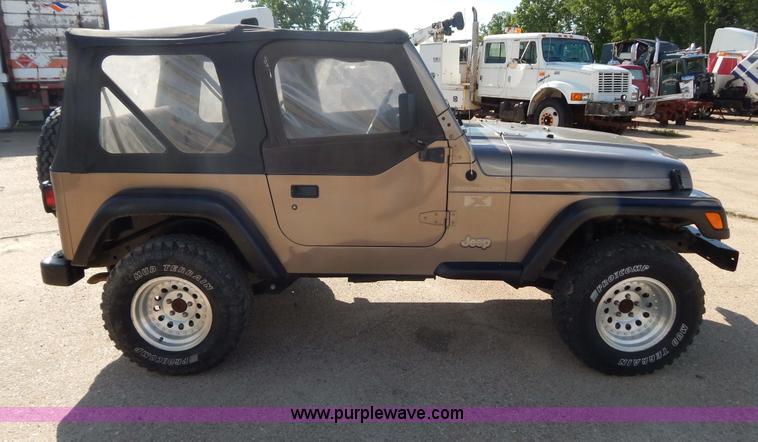 image for item G3219 2002 Jeep Wrangler X SUV