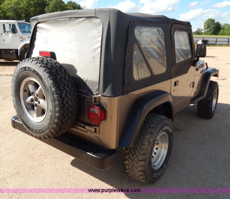 image for item G3219 2002 Jeep Wrangler X SUV