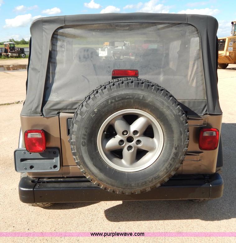 image for item G3219 2002 Jeep Wrangler X SUV