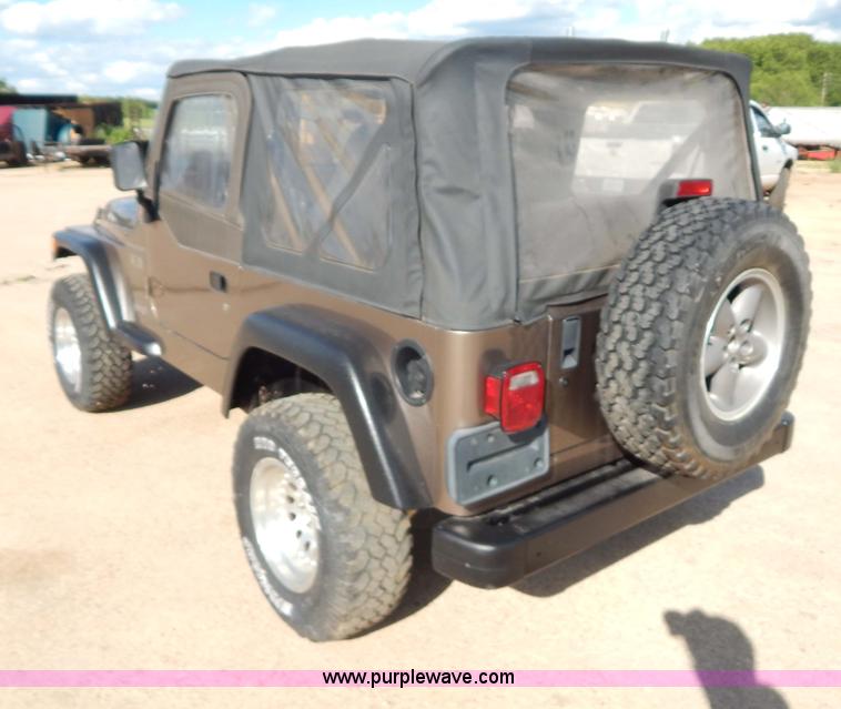 image for item G3219 2002 Jeep Wrangler X SUV