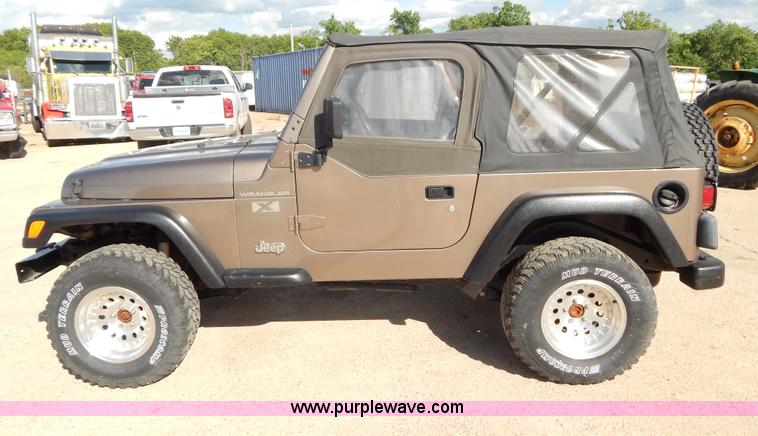 image for item G3219 2002 Jeep Wrangler X SUV