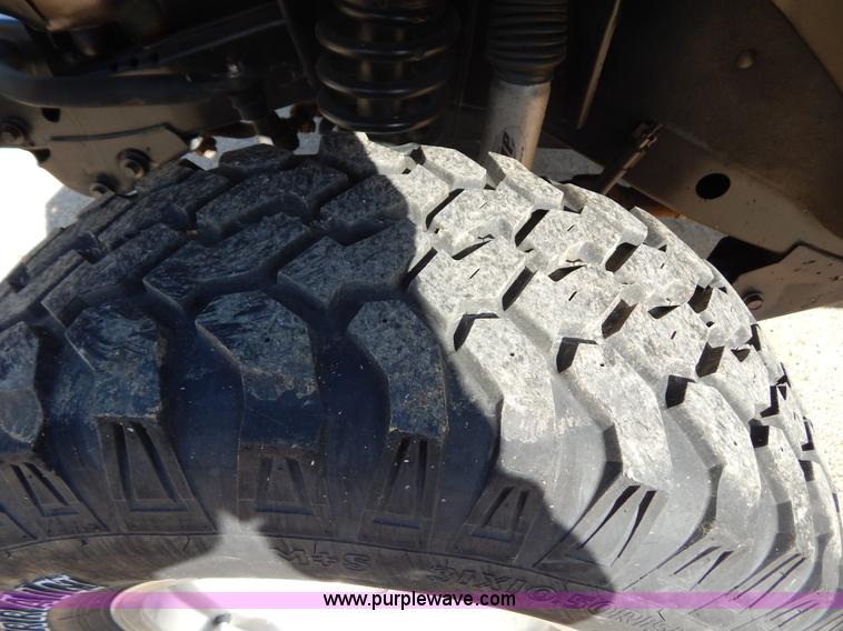 image for item G3219 2002 Jeep Wrangler X SUV