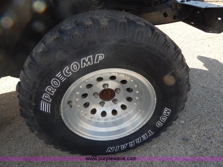 image for item G3219 2002 Jeep Wrangler X SUV