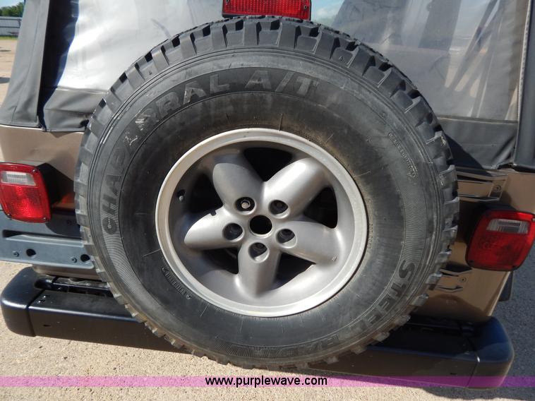 image for item G3219 2002 Jeep Wrangler X SUV