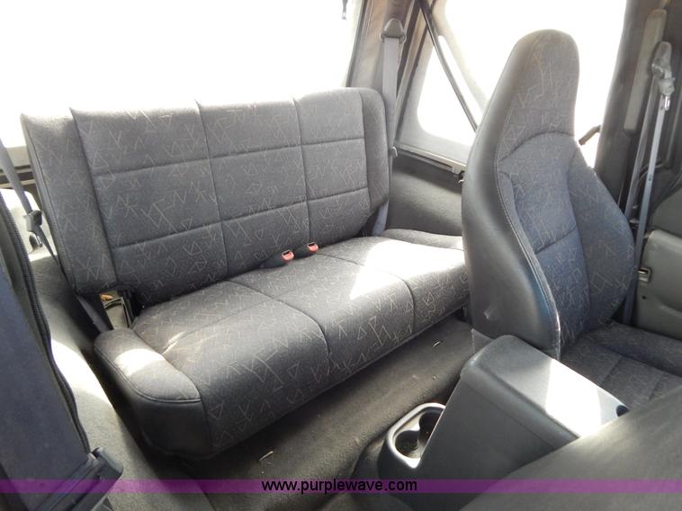 image for item G3219 2002 Jeep Wrangler X SUV