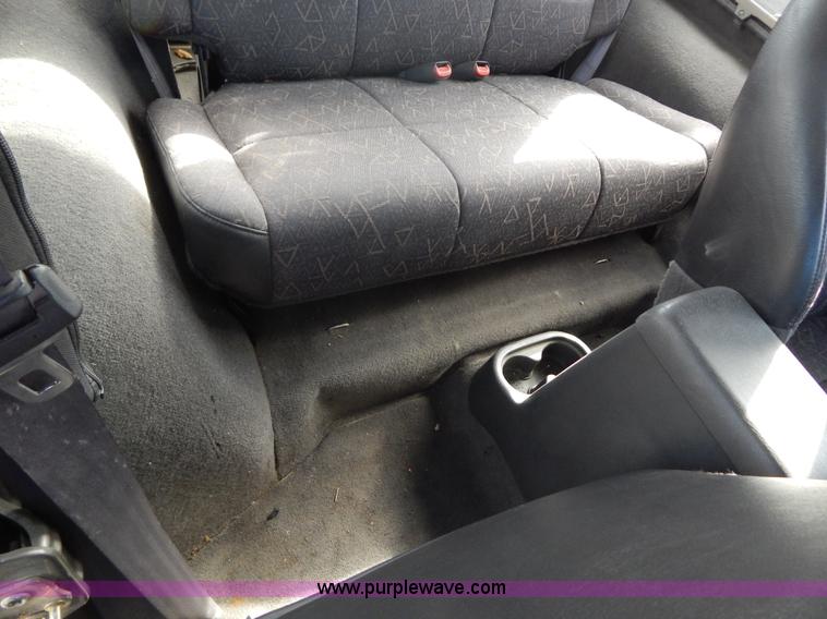 image for item G3219 2002 Jeep Wrangler X SUV