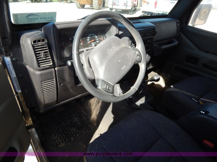 image for item G3219 2002 Jeep Wrangler X SUV