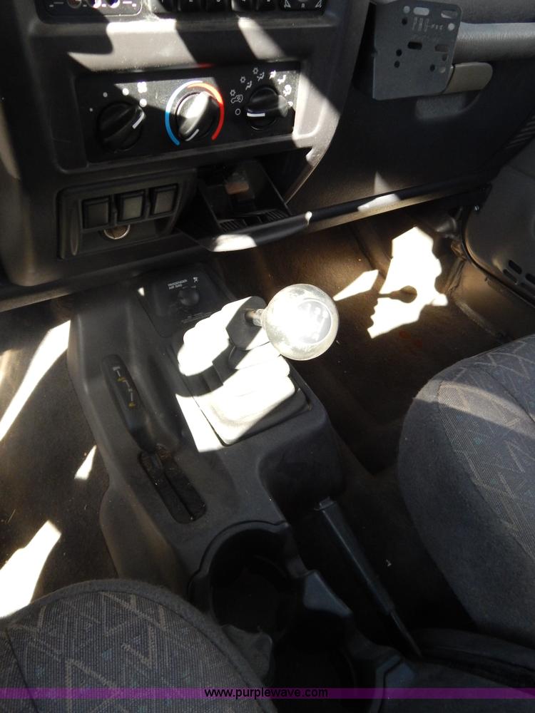 image for item G3219 2002 Jeep Wrangler X SUV