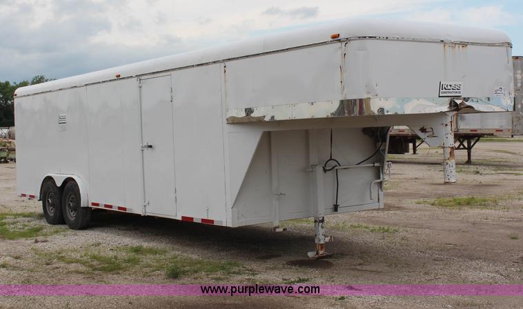 image for item G5087 1996 CM 24' enclosed gooseneck trailer