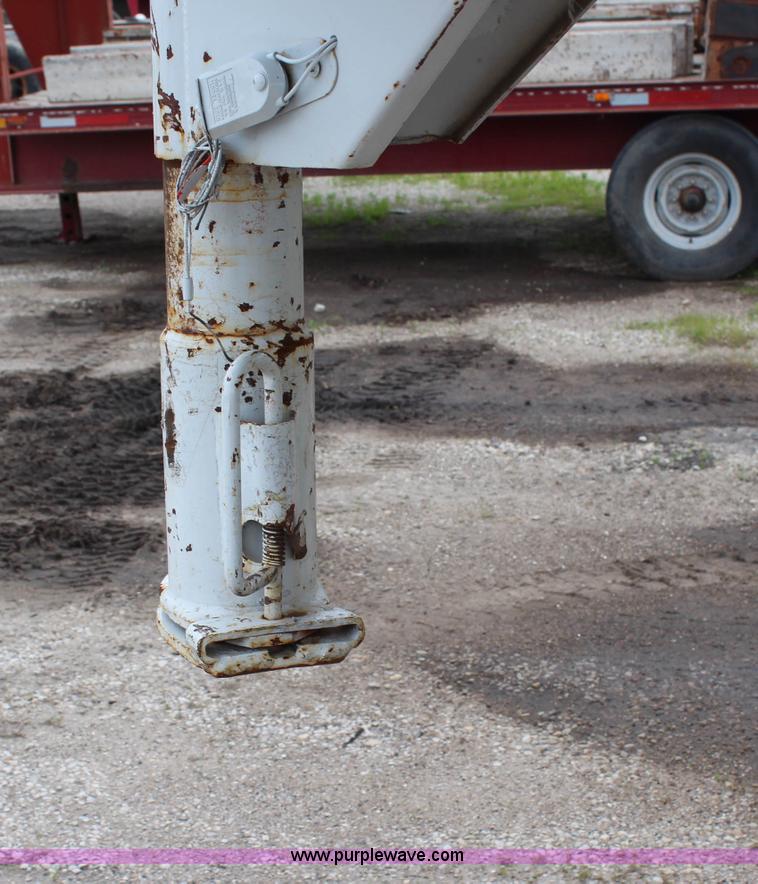 image for item G5087 1996 CM 24' enclosed gooseneck trailer