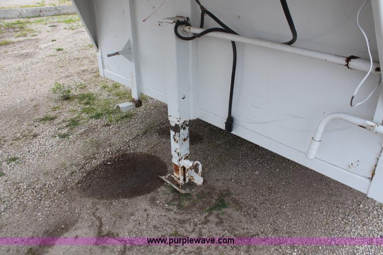 image for item G5087 1996 CM 24' enclosed gooseneck trailer