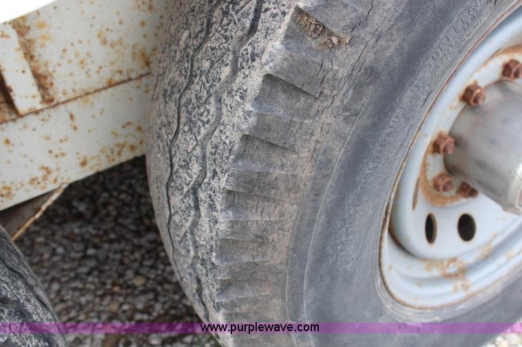 image for item G5087 1996 CM 24' enclosed gooseneck trailer