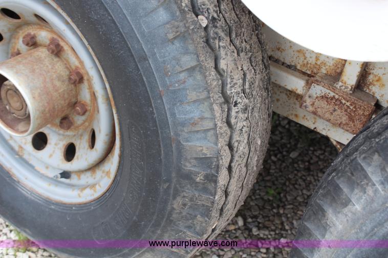 image for item G5087 1996 CM 24' enclosed gooseneck trailer