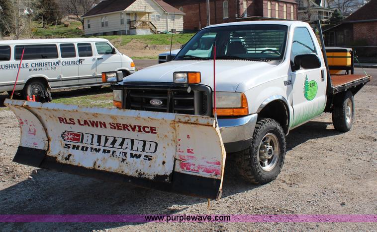 image for item G5096 2001 Ford F250 Super Duty XL flatbed pickup truck