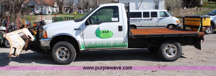 image for item G5096 2001 Ford F250 Super Duty XL flatbed pickup truck