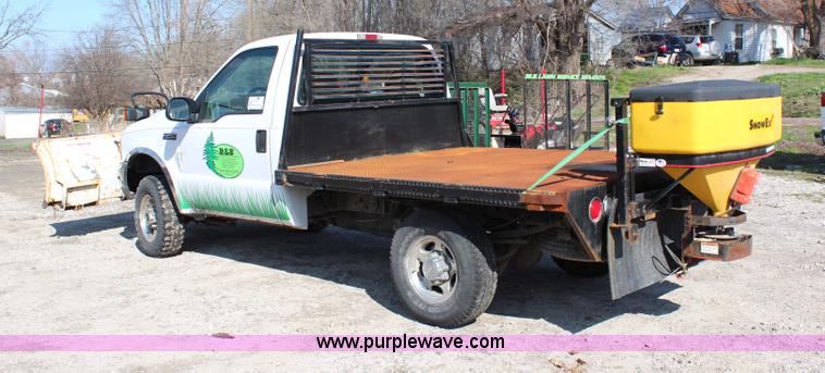 image for item G5096 2001 Ford F250 Super Duty XL flatbed pickup truck
