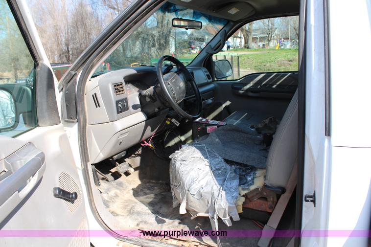 image for item G5096 2001 Ford F250 Super Duty XL flatbed pickup truck