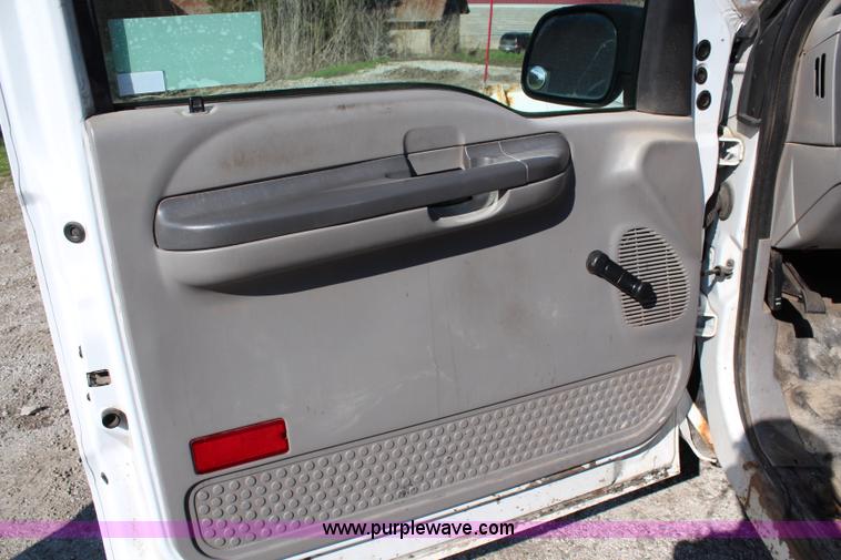 image for item G5096 2001 Ford F250 Super Duty XL flatbed pickup truck