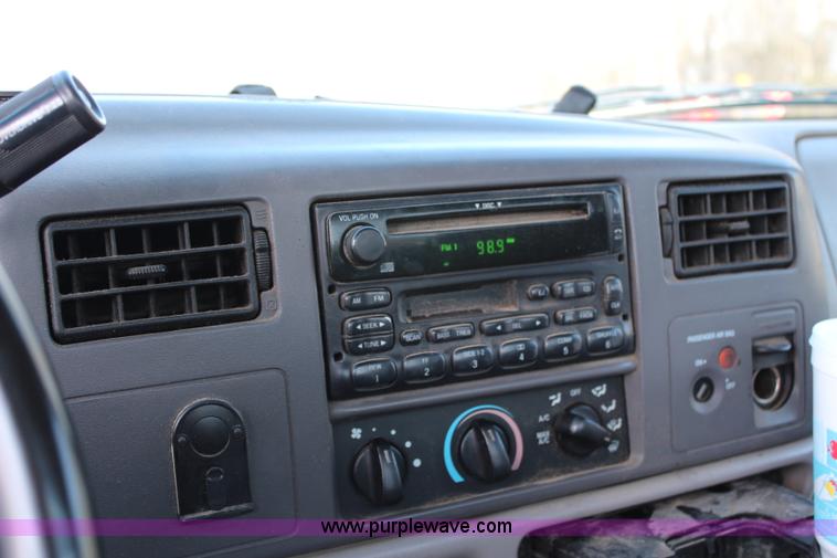 image for item G5096 2001 Ford F250 Super Duty XL flatbed pickup truck