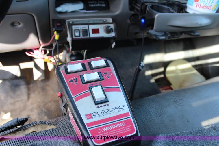 image for item G5096 2001 Ford F250 Super Duty XL flatbed pickup truck