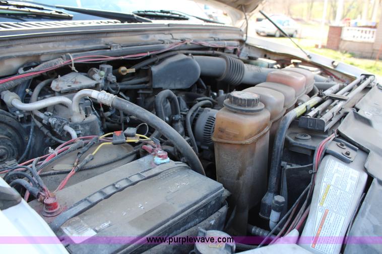 image for item G5096 2001 Ford F250 Super Duty XL flatbed pickup truck