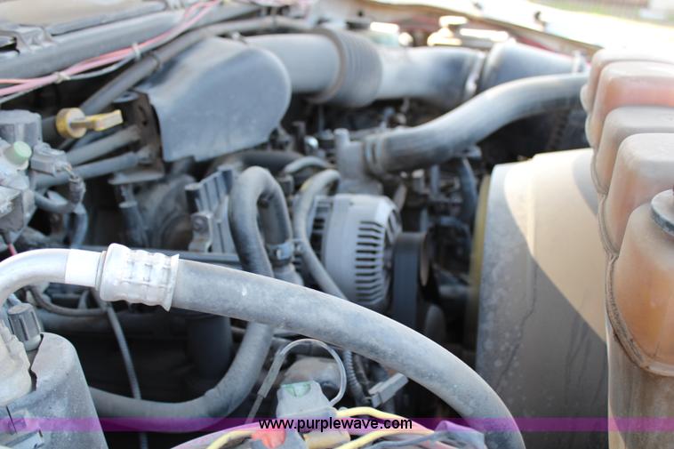 image for item G5096 2001 Ford F250 Super Duty XL flatbed pickup truck